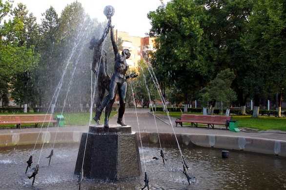 Скульптурный фонтан